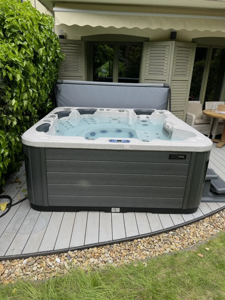 Lumora Spa Elysia – 6 személyes jakuzzi, Andezit akril, Szürke burkolat, megvalósult telepítés