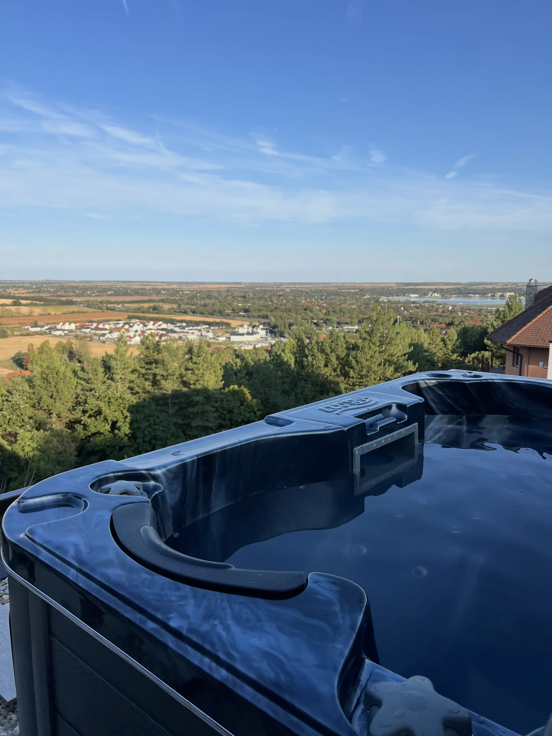 Lumora Spa Elysia referencia – márvány akril, szürke burkolat
